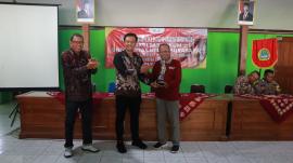 Kunjungan Dekan Fakultas Hukum UNESA yang juga warga Asli Girisekar